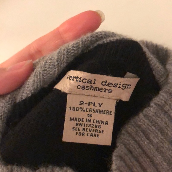 Black and grey cashmere turtleneck - Picture 3 of 4